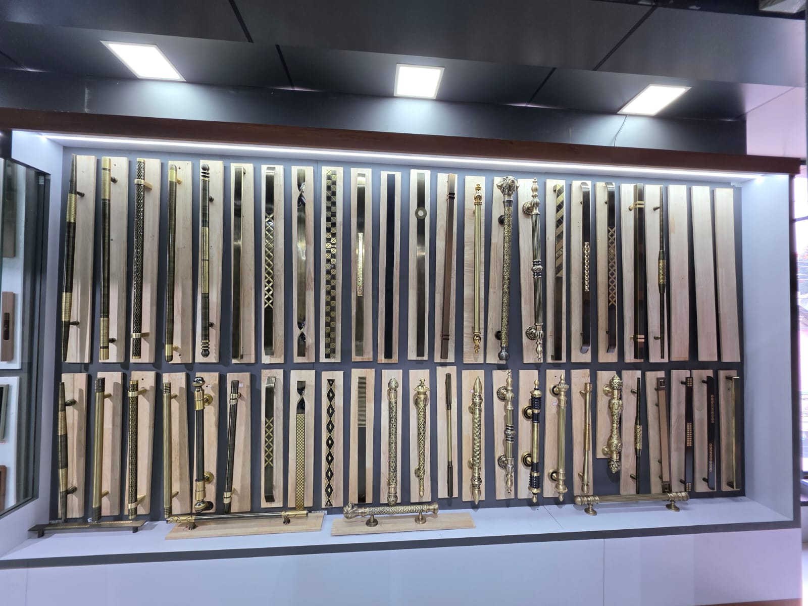 Long Architectural Main Door Pull Handles Wall in Hassan