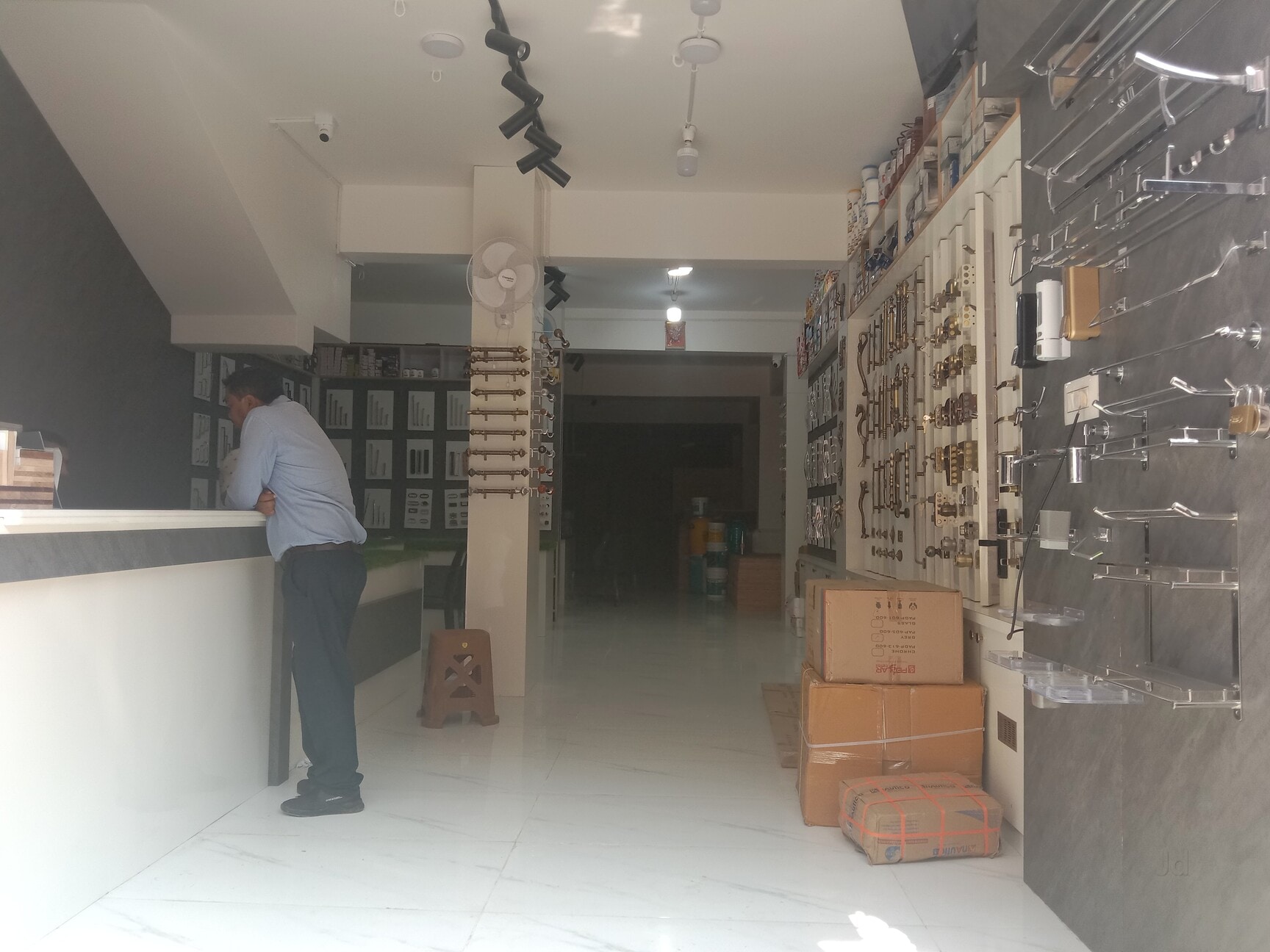 Showroom Walk-in Hardware Gallery Corridor in Hassan
